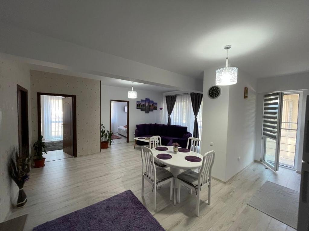 Deny'S Apartament Гура-Гуморулуй Экстерьер фото