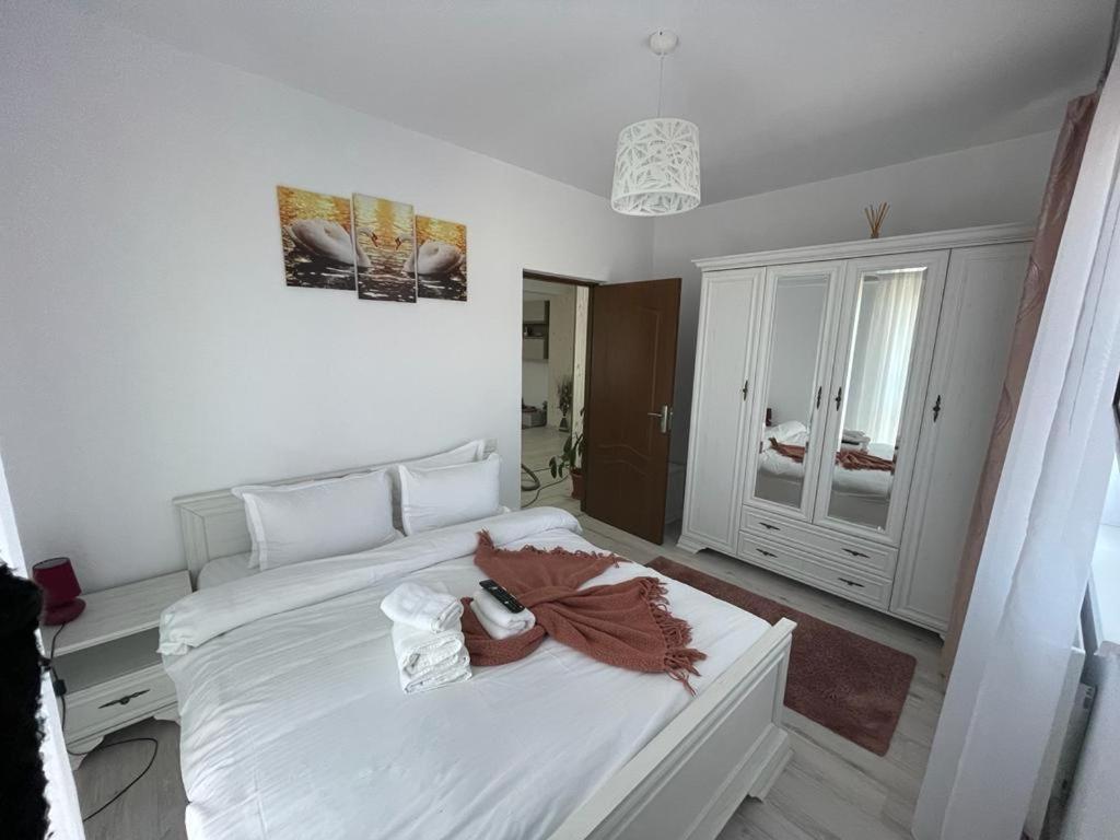 Deny'S Apartament Гура-Гуморулуй Экстерьер фото